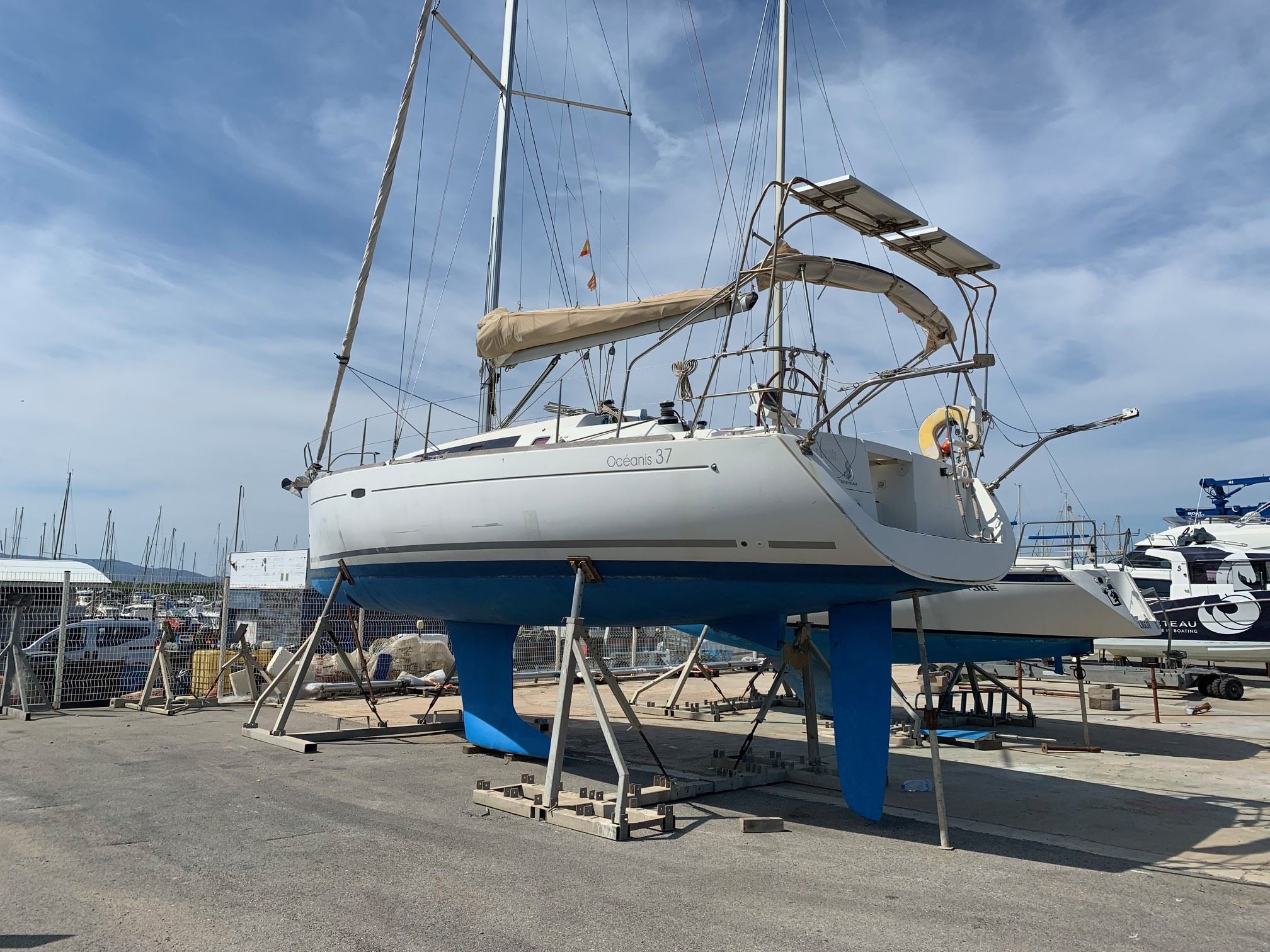 slider 3 Beneteau Oceanis 37